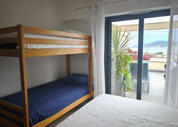 With Terrace Close To The 公寓