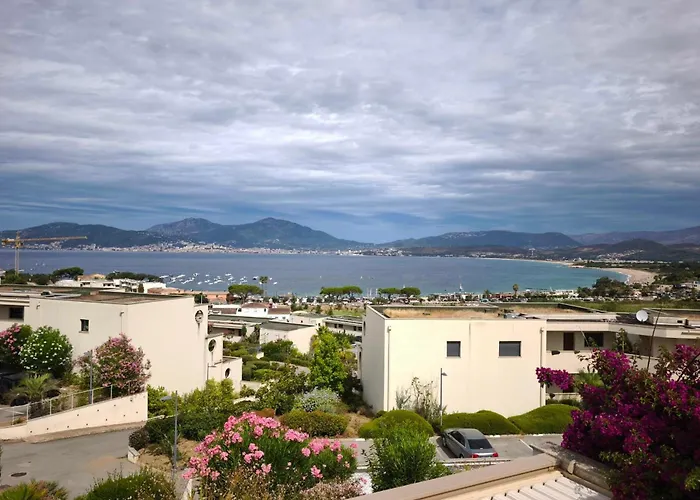 Apartmán With Terrace Close To The